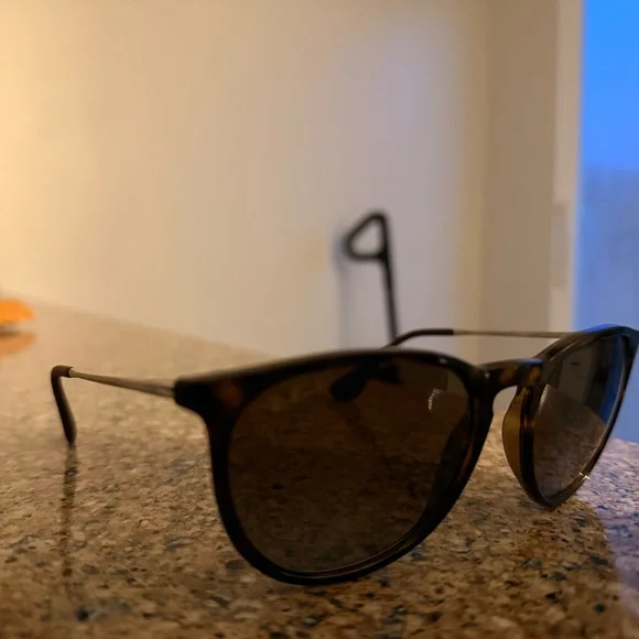 Polarized Ray-Ban Women's Tortoise Frame Sunglasses with Brown Lenses ‘Erika’ - Picture 2 of 6